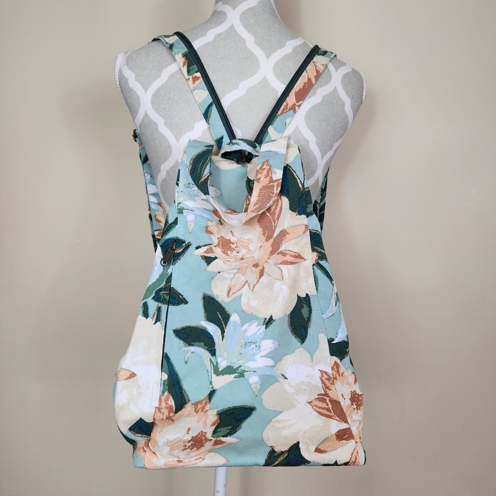 RARE FIND NWOT Floral Convertible Duffle Bag to Floral Backpack